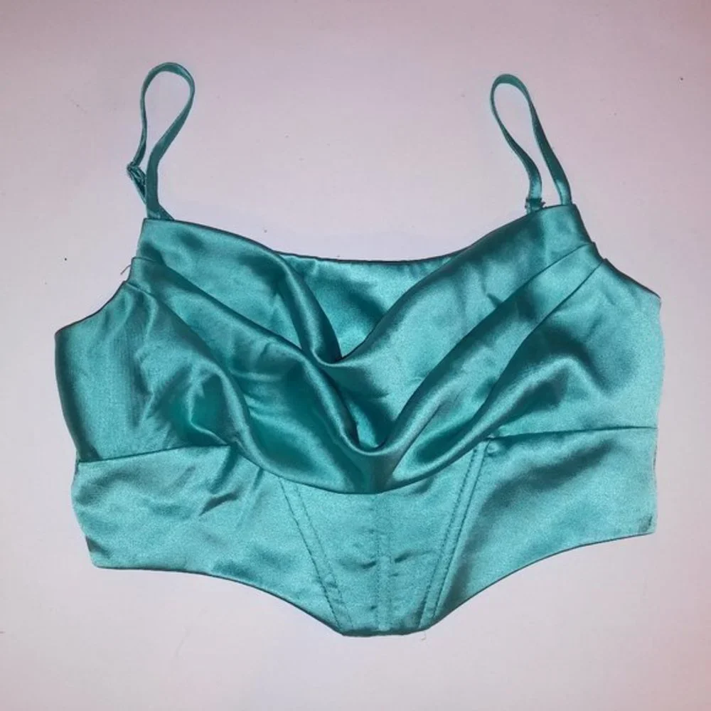 Princess Polly Crop Top Size 4 Teal Satin Draped Neck Solid Zip Up Back Preowned - Picture 2 of 8